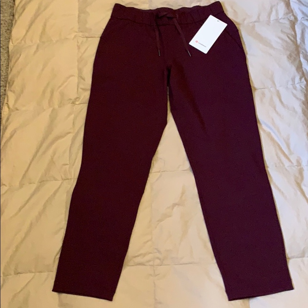 Lululemon ON THE FLY 7/8 pant. Size 6. NWT.
